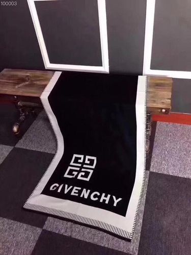 GIVENCHY